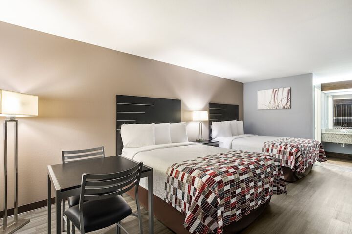 Deluxe 2 Queen Beds (1 of 5)
