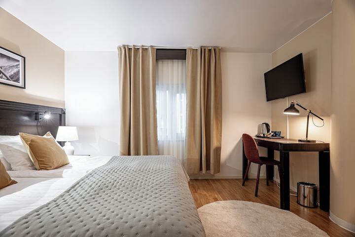 Room 32 of 185