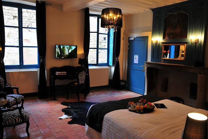 Room 14 of 110