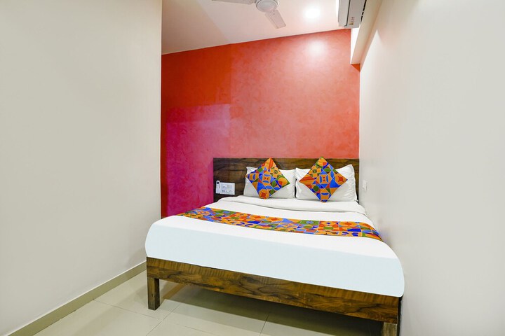 Room 9 of 25