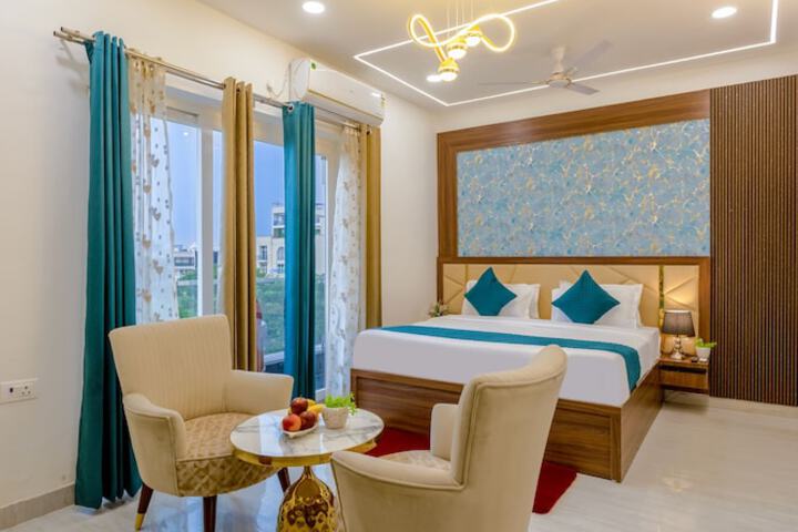 Room 3 of 8