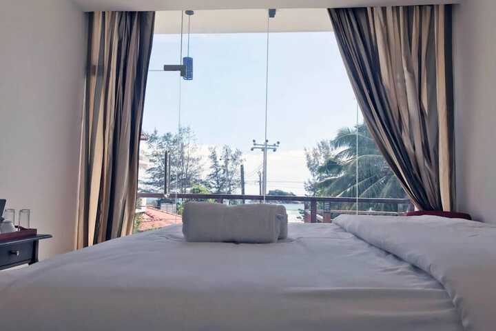 Room 18 of 170