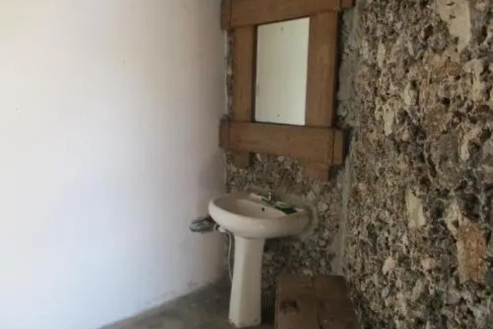 Room 6 of 17