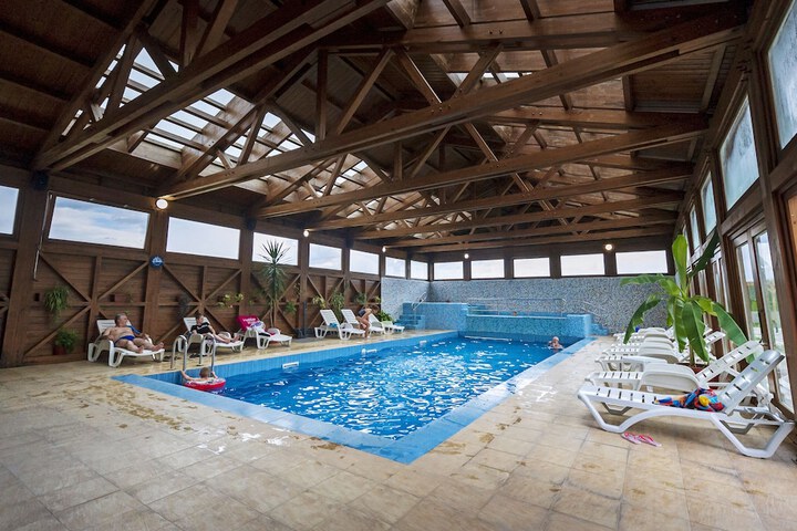 Pool 50 of 96