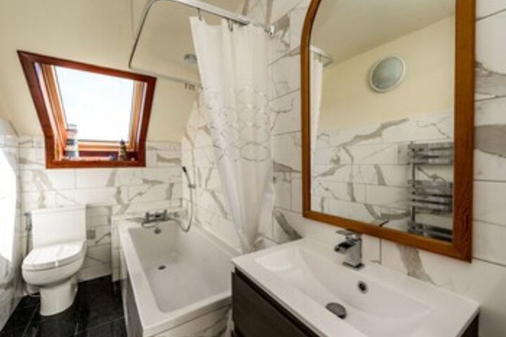 Room 3 of 21