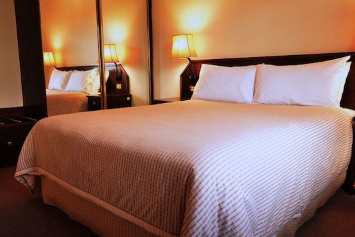Room 4 of 77