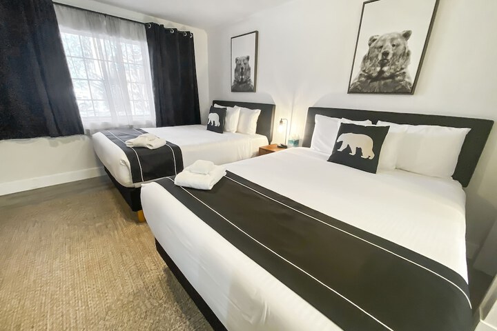 Double Classic King Bed (4 of 17)