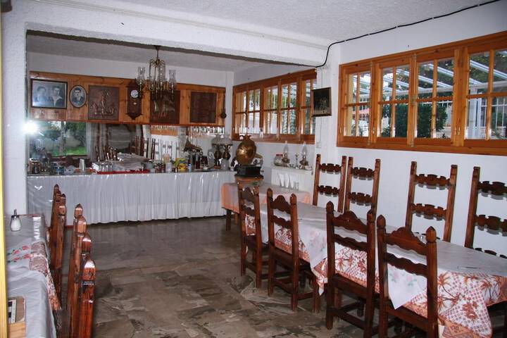Dining 18 of 29
