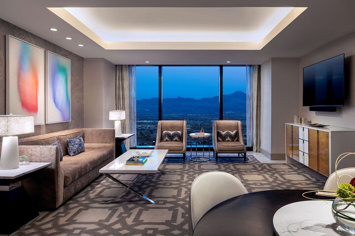 Room 52 of 153