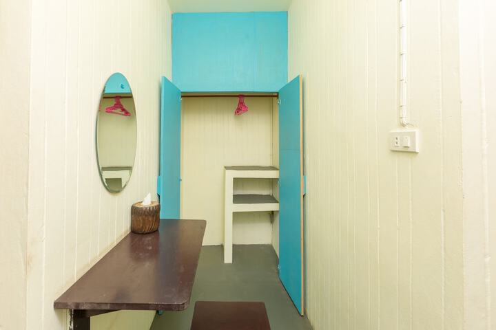 Room 9 of 83