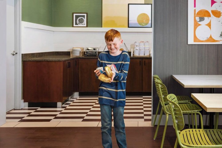 Breakfast/Coffee Service 9 of 15