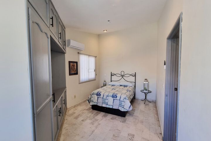 Room 4 of 17
