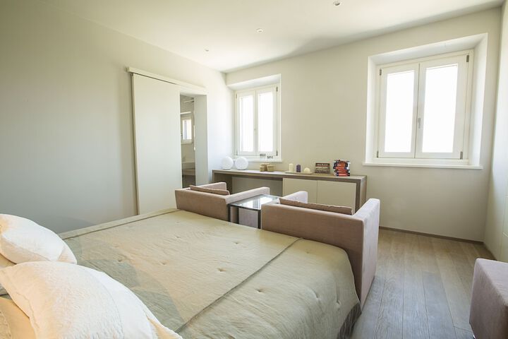 Room 6 of 76
