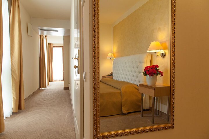 Room 5 of 31