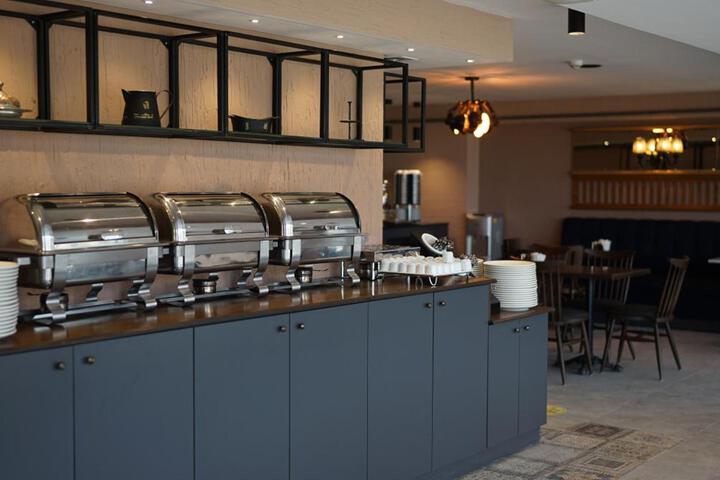 restaurant cafeteria