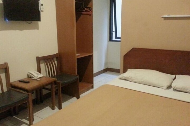 Room 10 of 24