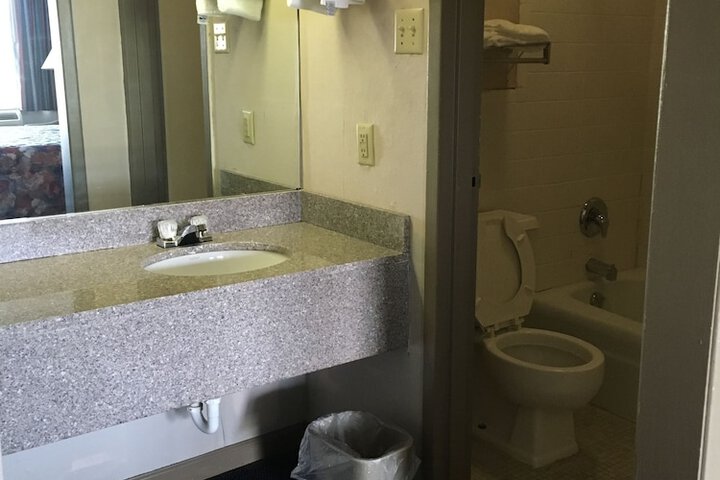 Room 7 of 9