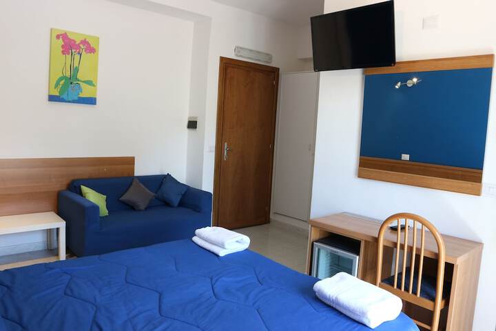 Room 18 of 90