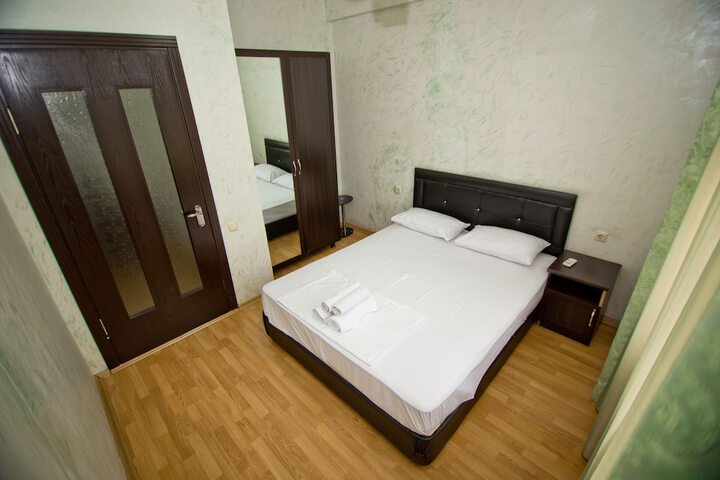 Room 42 of 93
