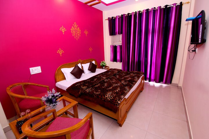 Room 8 of 35