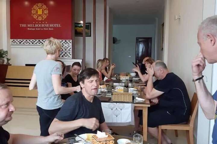 Dining 35 of 49