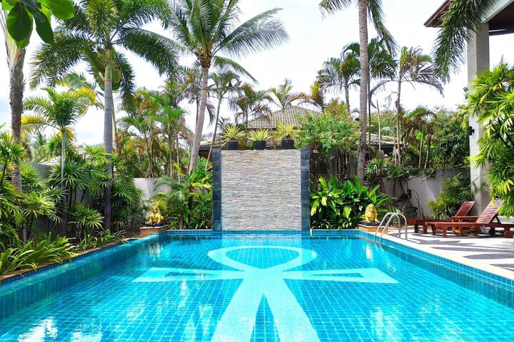 Pool Hotel