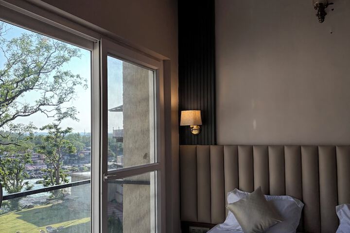 Room 8 of 22