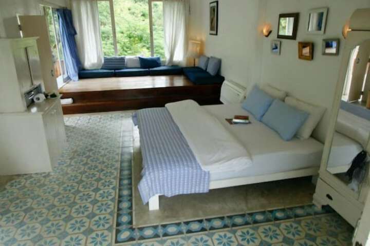 Room 4 of 23