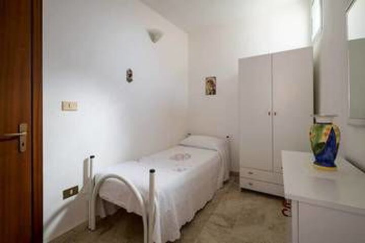 Room 8 of 49
