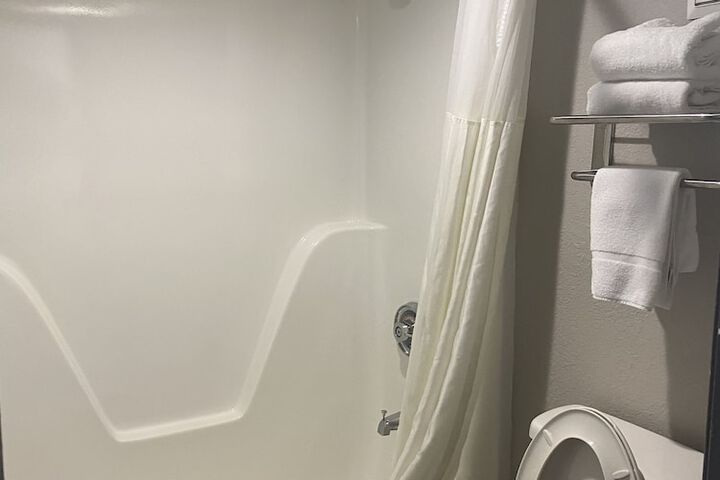 Room 5 of 8