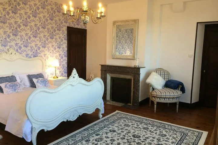 Room 2 of 16