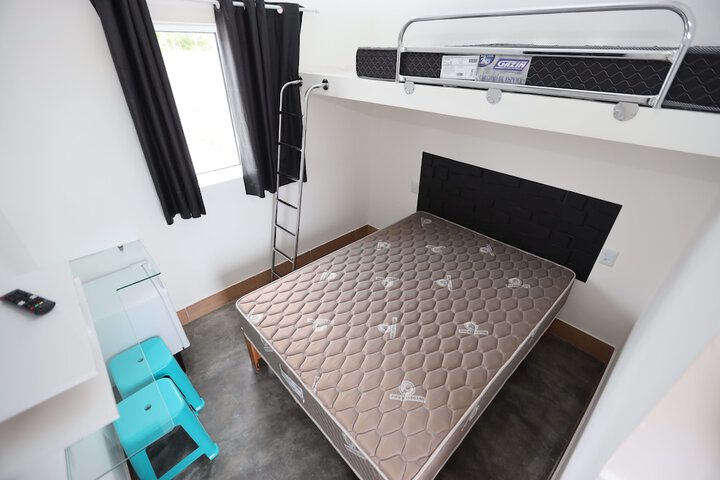 Room 7 of 10