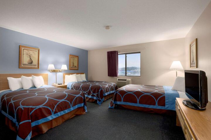 1 Queen Bed (9 of 9)