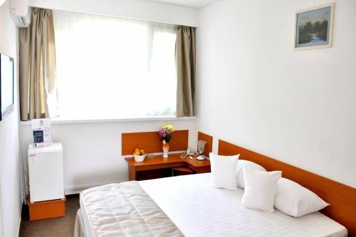 Room 13 of 44