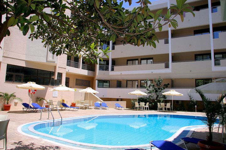 Pool Hotel