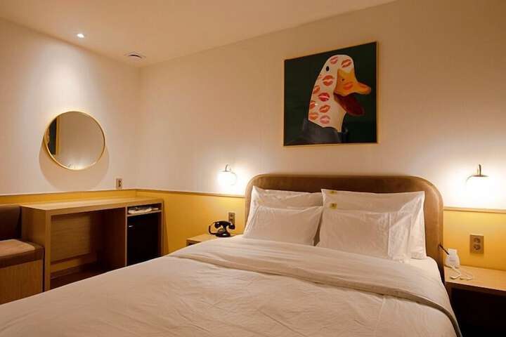Room 8 of 74