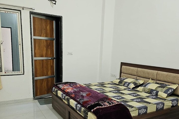 Room 27 of 43