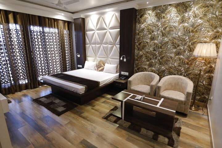 Room 12 of 17