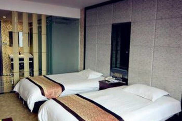 Room 7 of 12