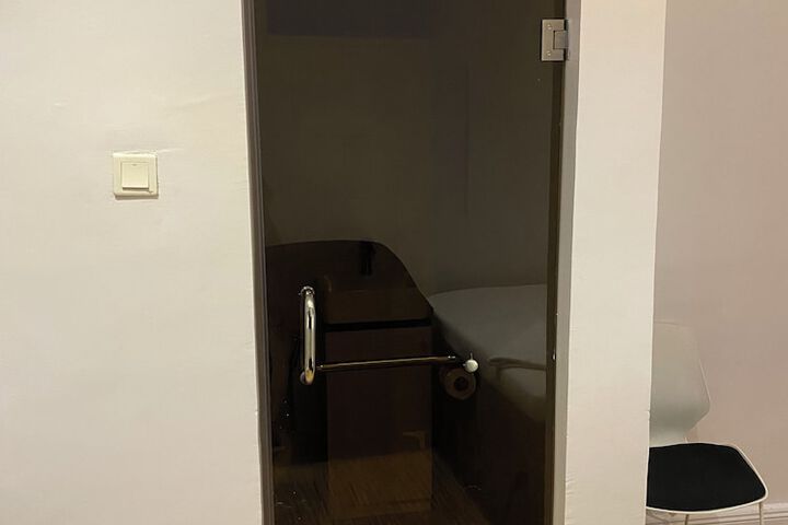 Room 20 of 33