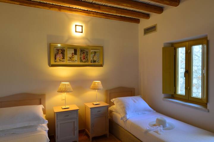 Room 3 of 46