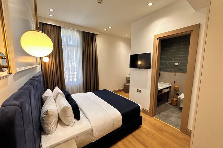 Room 32 of 75