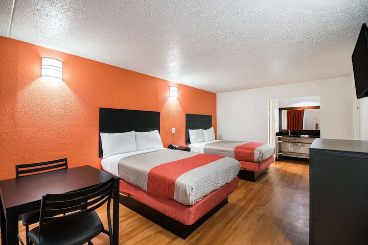 Room 9 of 36