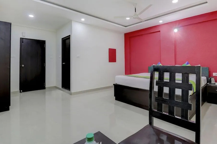 Room 9 of 15