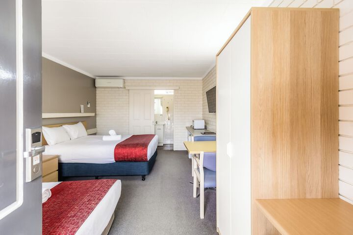 Room 3 of 20