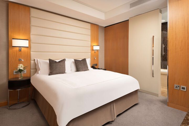 Room 18 of 112