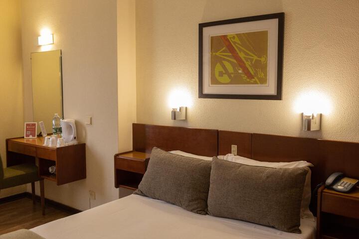 Room 52 of 128