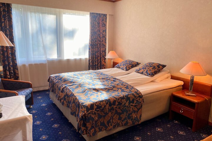 Room 2 of 6