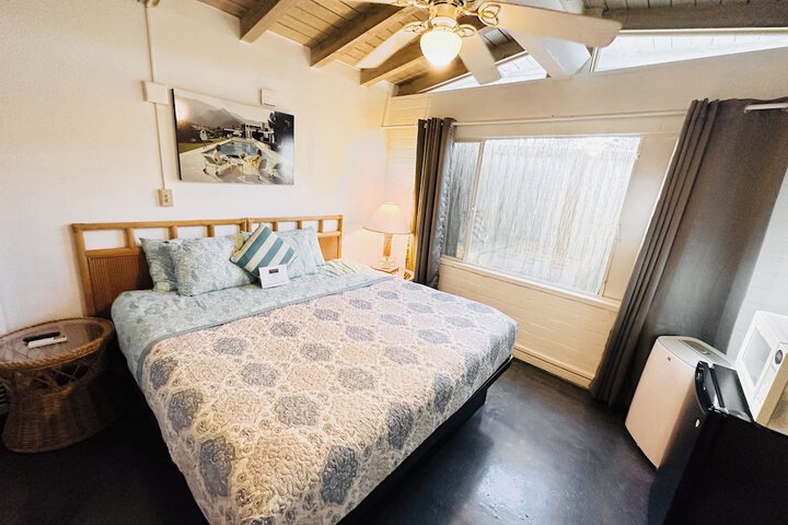 Studio King Bed Patio Kitchenette (4 of 51)