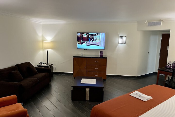 Room 8 of 156